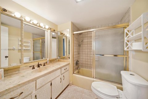 Condo in Fort Lauderdale, Florida, 2 bedrooms  № 1352130 - photo 23