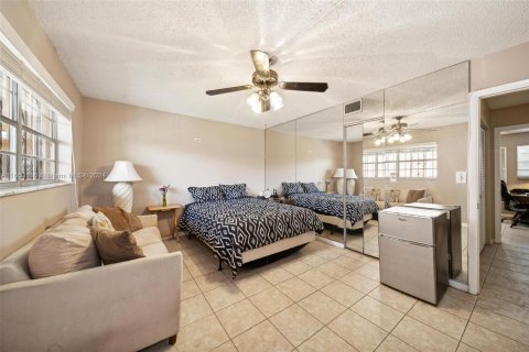 Condo in Fort Lauderdale, Florida, 2 bedrooms  № 1352130 - photo 25