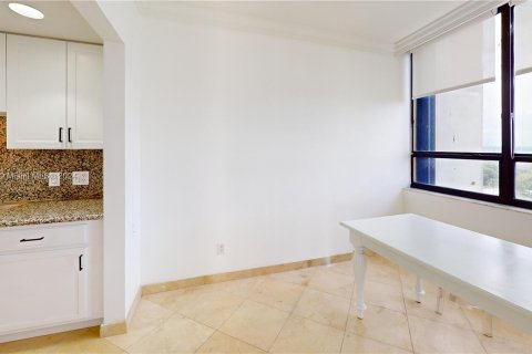 Condo in Miami, Florida, 2 bedrooms  № 1395085 - photo 7