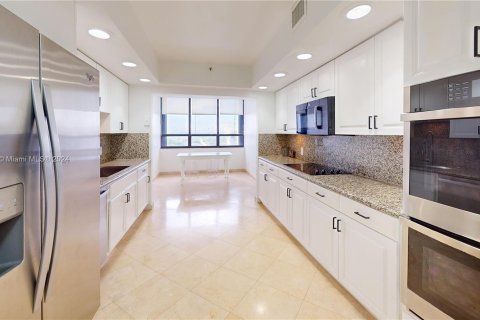 Condo in Miami, Florida, 2 bedrooms  № 1395085 - photo 10