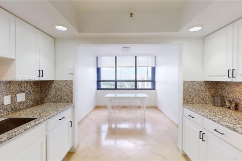 Condo in Miami, Florida, 2 bedrooms  № 1395085 - photo 9