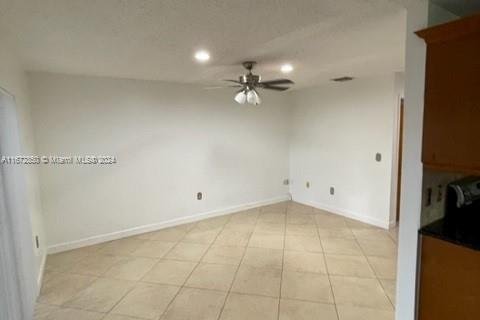 House in Miami, Florida 3 bedrooms, 178.28 sq.m. № 1395084 - photo 4