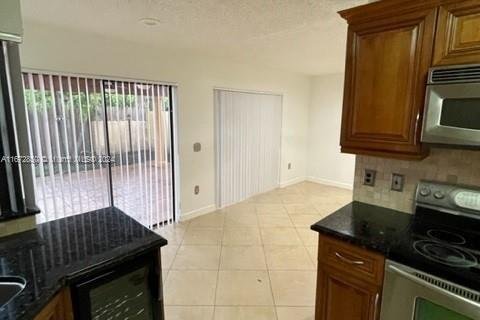 House in Miami, Florida 3 bedrooms, 178.28 sq.m. № 1395084 - photo 3