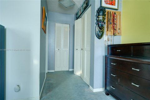 Condo in Hallandale Beach, Florida, 2 bedrooms  № 1395088 - photo 26