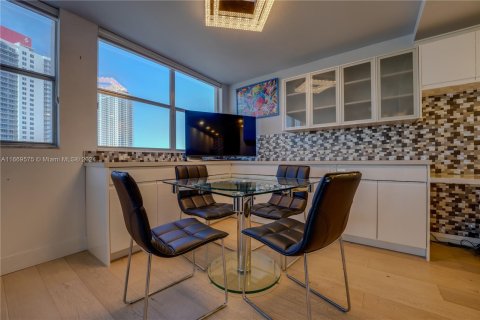 Copropriété à vendre à Hallandale Beach, Floride: 2 chambres, 116.96 m2 № 1395088 - photo 12