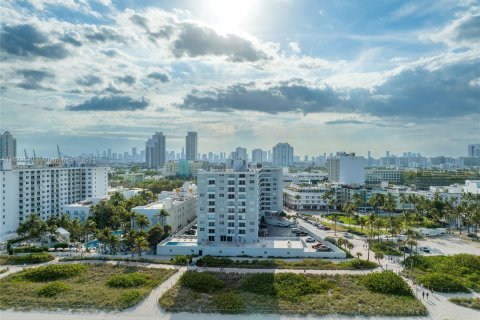 Condo in Miami Beach, Florida, 1 bedroom  № 1290631 - photo 30