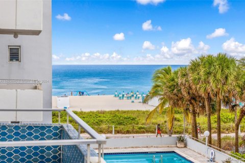 Condo in Miami Beach, Florida, 1 bedroom  № 1290631 - photo 29