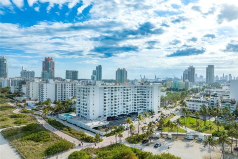 Copropriété à vendre à Miami Beach, Floride: 1 chambre, 59.92 m2 № 1290631 - photo 2