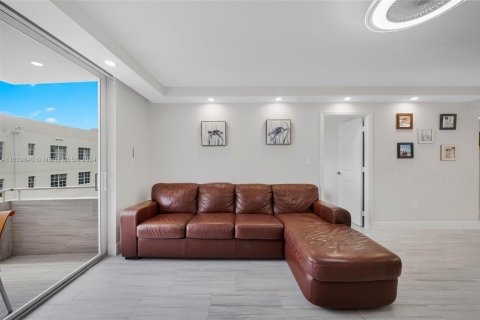 Condo in Miami Beach, Florida, 1 bedroom  № 1290631 - photo 23