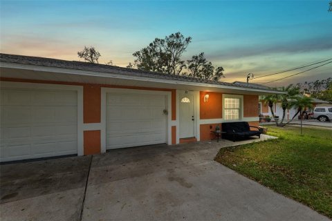 Townhouse in Tampa, Florida 3 bedrooms, 93.83 sq.m. № 1436906 - photo 1