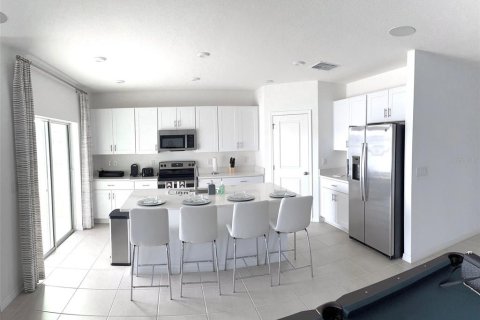 Condominio en alquiler en Saint Cloud, Florida, 4 dormitorios, 171.4 m2 № 1111352 - foto 2