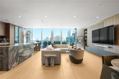 Condo in Miami, Florida, 2 bedrooms  № 1232078 - photo 1