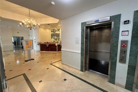 Copropriété à vendre à Miami, Floride: 1 chambre, 79.99 m2 № 1116841 - photo 3