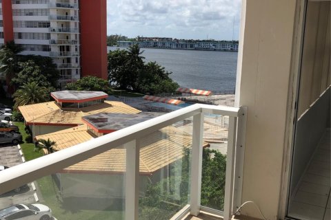 Condominio en venta en Miami, Florida, 1 dormitorio, 79.99 m2 № 1116841 - foto 11