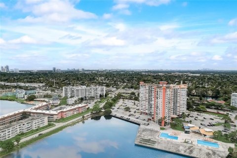 Condominio en venta en Miami, Florida, 1 dormitorio, 79.99 m2 № 1116841 - foto 8