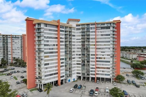 Condominio en venta en Miami, Florida, 1 dormitorio, 79.99 m2 № 1116841 - foto 6