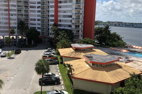 Condominio en venta en Miami, Florida, 1 dormitorio, 79.99 m2 № 1116841 - foto 13