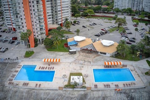 Condominio en venta en Miami, Florida, 1 dormitorio, 79.99 m2 № 1116841 - foto 1