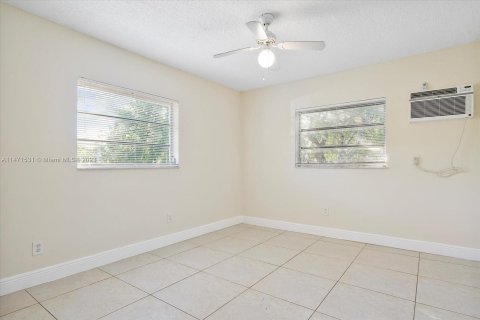 Commercial property in Miami, Florida № 781913 - photo 22