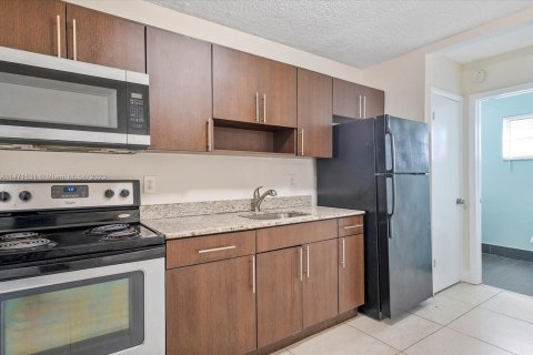 Commercial property in Miami, Florida № 781913 - photo 21