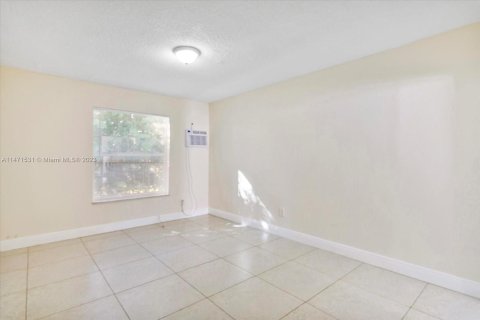 Commercial property in Miami, Florida № 781913 - photo 18