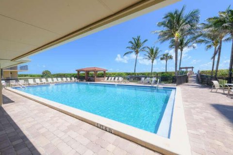 Condo in Hutchinson Island South, Florida, 2 bedrooms  № 1151650 - photo 16