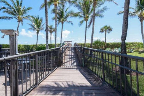 Condo in Hutchinson Island South, Florida, 2 bedrooms  № 1151650 - photo 12