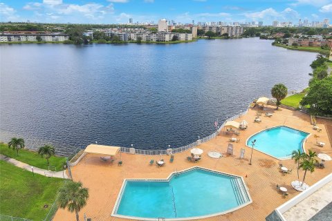 Condo in Miami, Florida, 1 bedroom  № 1151605 - photo 14