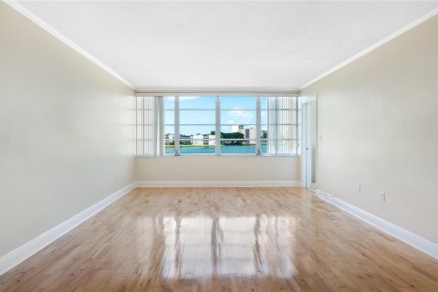 Condo in Miami, Florida, 1 bedroom  № 1151605 - photo 13