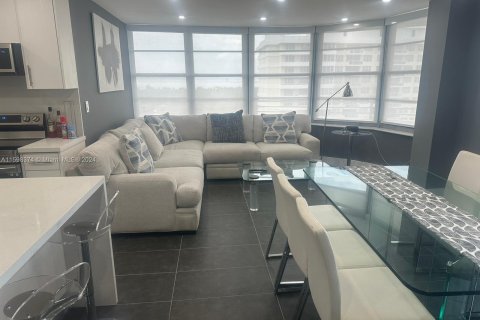 Condo in Miami Beach, Florida, 1 bedroom  № 1207134 - photo 29