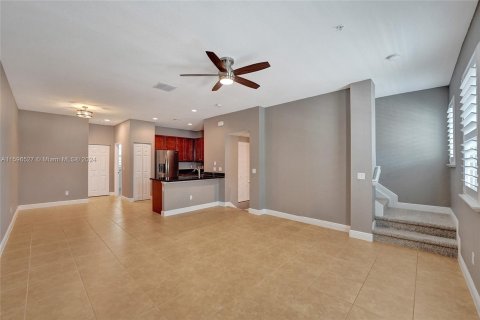 Townhouse in Miramar, Florida 3 bedrooms, 178.28 sq.m. № 1207245 - photo 15