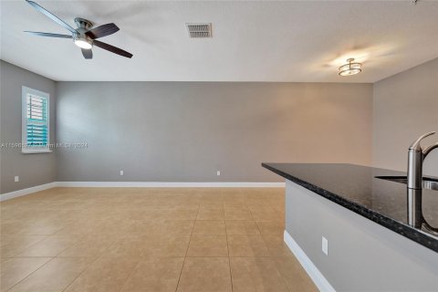 Townhouse in Miramar, Florida 3 bedrooms, 178.28 sq.m. № 1207245 - photo 13