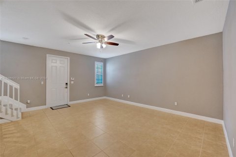 Townhouse in Miramar, Florida 3 bedrooms, 178.28 sq.m. № 1207245 - photo 10