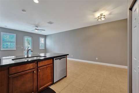 Townhouse in Miramar, Florida 3 bedrooms, 178.28 sq.m. № 1207245 - photo 27