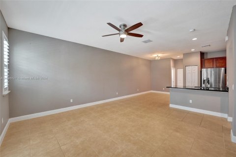 Townhouse in Miramar, Florida 3 bedrooms, 178.28 sq.m. № 1207245 - photo 14