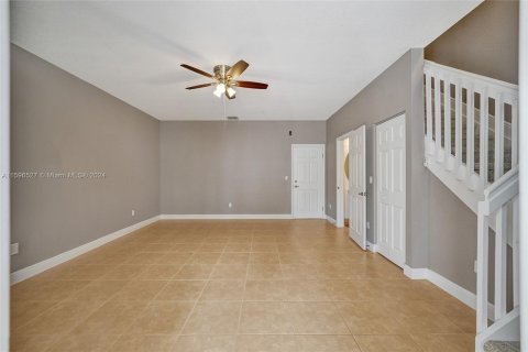 Townhouse in Miramar, Florida 3 bedrooms, 178.28 sq.m. № 1207245 - photo 6