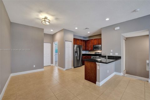 Townhouse in Miramar, Florida 3 bedrooms, 178.28 sq.m. № 1207245 - photo 19