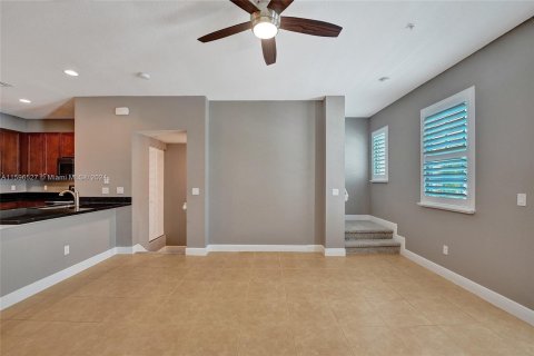 Townhouse in Miramar, Florida 3 bedrooms, 178.28 sq.m. № 1207245 - photo 16