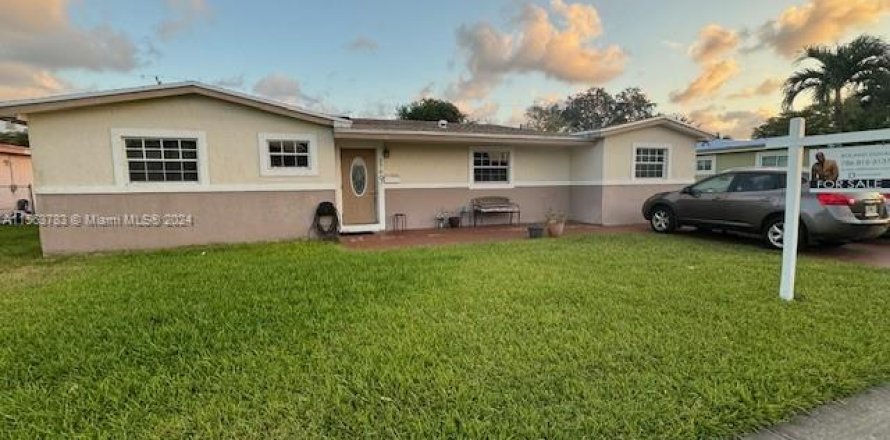 Casa en Pembroke Pines, Florida 4 dormitorios, 138.98 m2 № 1104166