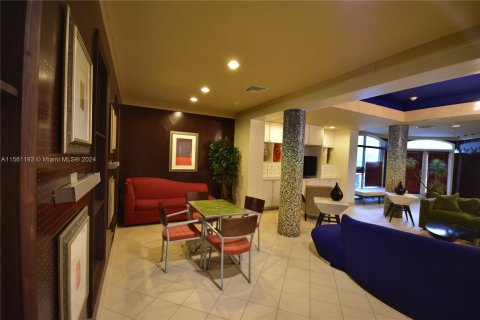 Condominio en venta en South Miami, Florida, 3 dormitorios, 108.14 m2 № 1104165 - foto 19