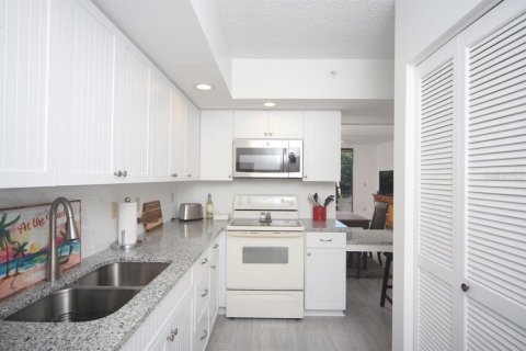 Condo in Longboat Key, Florida, 2 bedrooms  № 1371089 - photo 14