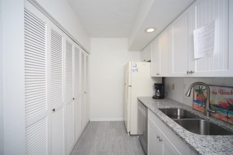 Condo in Longboat Key, Florida, 2 bedrooms  № 1371089 - photo 13