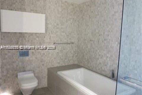 Condo in Miami, Florida, 2 bedrooms  № 1282299 - photo 7