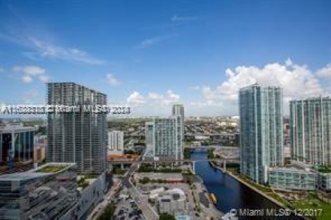 Condo in Miami, Florida, 2 bedrooms  № 1282299 - photo 2