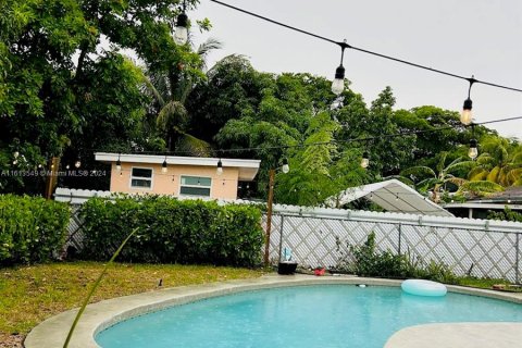 House in North Lauderdale, Florida 3 bedrooms, 112.97 sq.m. № 1282301 - photo 3