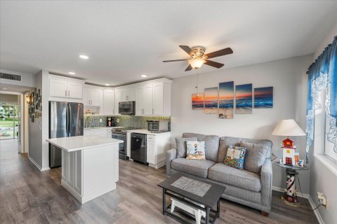 Condo in Stuart, Florida, 1 bedroom  № 1217371 - photo 17