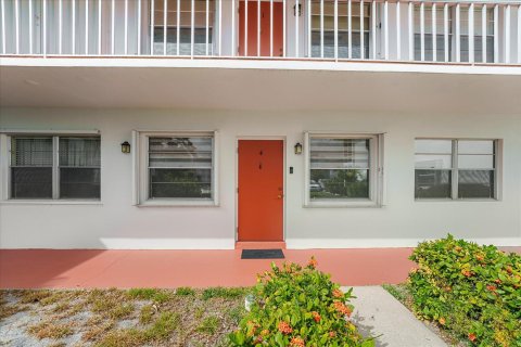 Condo in Stuart, Florida, 1 bedroom  № 1217371 - photo 19