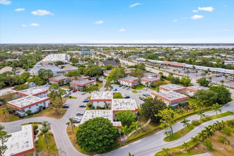 Condo in Stuart, Florida, 1 bedroom  № 1217371 - photo 4