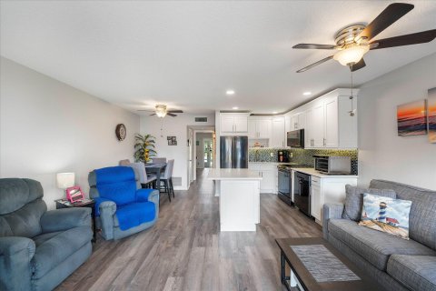 Condo in Stuart, Florida, 1 bedroom  № 1217371 - photo 18