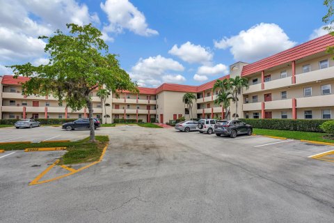 Condo in Sunrise, Florida, 1 bedroom  № 1217373 - photo 13